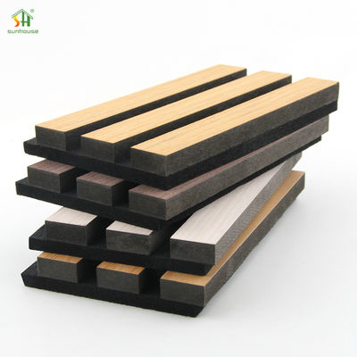 Καλή τιμή Customized 550kg/m3 ~ 880kg/m3 Density Black MDF+Polyester Fiber Acoustic Slat Wall Panel with More than 5 Years Warranty σε απευθείας σύνδεση