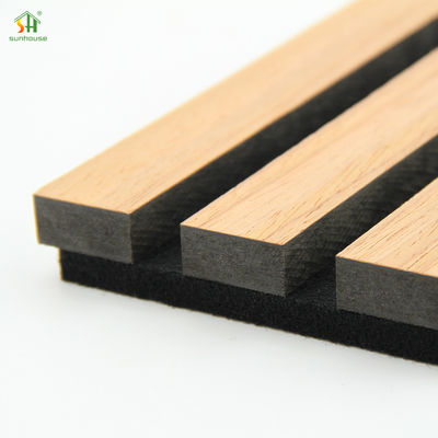 Καλή τιμή Customized Color Black MDF+Polyester Fiber Acoustic Slat Wall Panel with 550kg/m3 ~ 880kg/m3 Density σε απευθείας σύνδεση